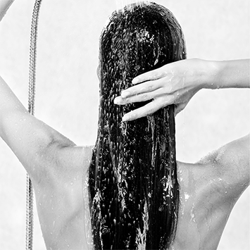 faire un shampooing sur ses cheveux-douche-coiffeur-Montauban-aurelien-magnano
