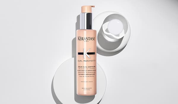 La Gelée Curl Contour Curl Manifesto pour donner volume et mouvement à vos cheveux bouclés La Gelée Curl Contour Curl Manifesto pour donner volume et mouvement à vos cheveux bouclés