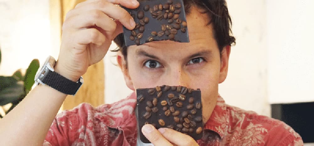 Le chef colombien Juan arbelaez avec du chocolat amadito