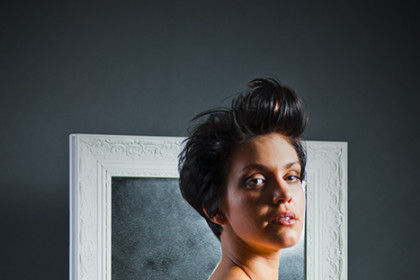 "Marjorie" Brun chaud Hombré sur base courte repositionnable ©AurelienMagnanoStudios